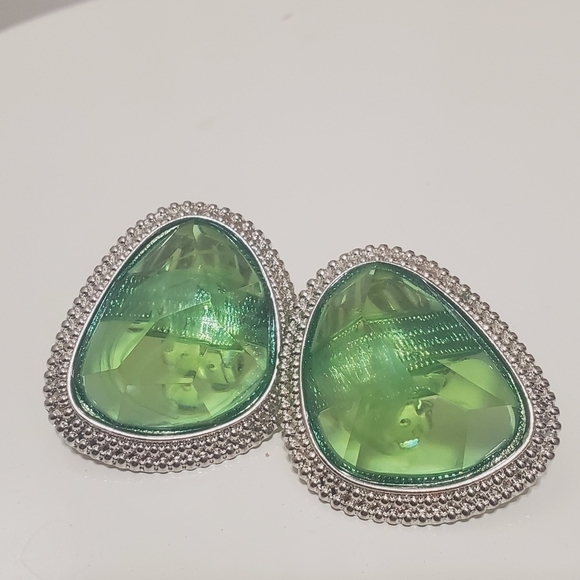 Chunky Green Crystal Rock Earring With Shiny Crystals Stones Trim. 🌴 - Picture 4 of 4